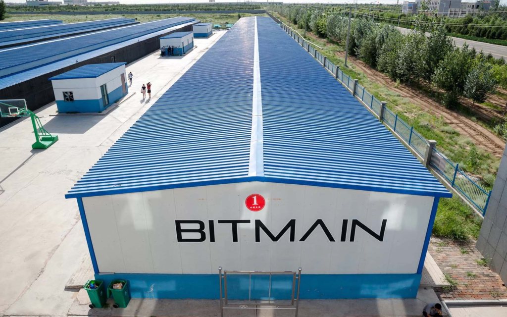 Bitmain, Gigante da Mineração de Bitcoin, Enfrenta Dificuldades Financeiras Enquanto Funcionários Passam Dois Meses sem Salário
