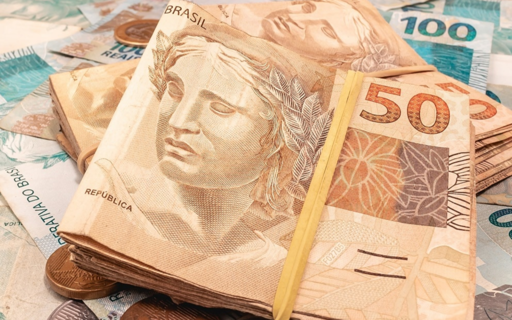 Elon Musk sobre o Dinheiro Fiat: Uma Perspectiva Crítica