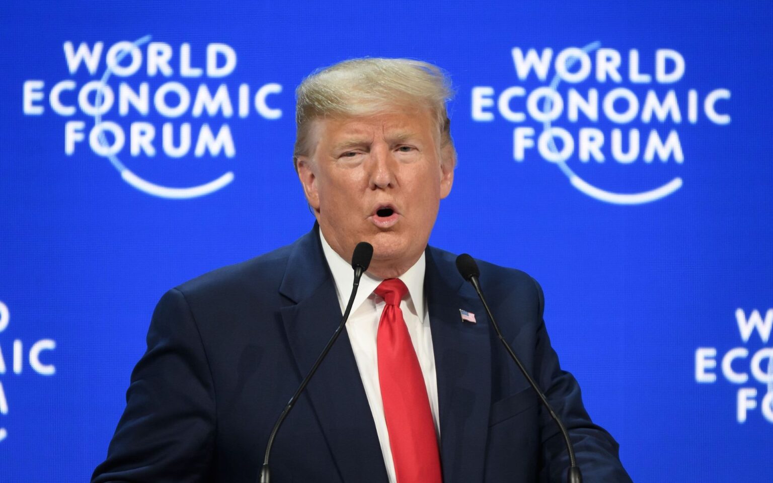Davos 2026: Retorno de Donald Trump ao Fórum Econômico Mundial Eleva Tensão Global