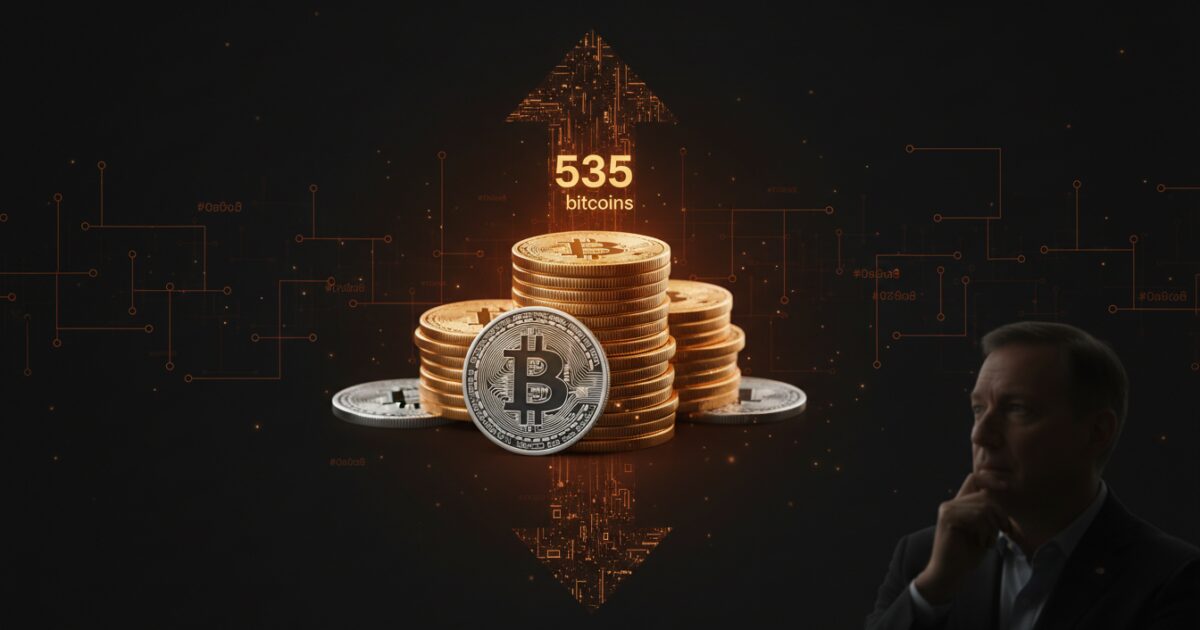 Strategy anuncia aquisição de 535 bitcoins enquanto Saylor comenta sobre possíveis vendas.