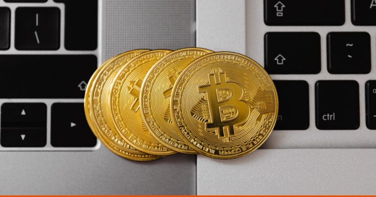 Satoshi Nakamoto declarou há 16 anos que o design do Bitcoin ficaria gravado em pedra para sempre