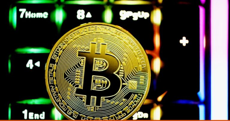 Satoshi Nakamoto escreveu há 16 anos que adiar lançamentos por falta de recursos é um erro — e a frase nunca saiu de moda