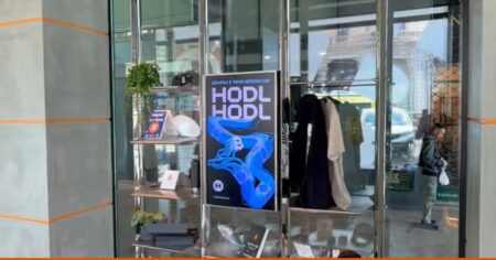 Rua no centro de Turim, Itália, cidade onde um novo espaço sobre Bitcoin foi informado na via Pietro Micca 21